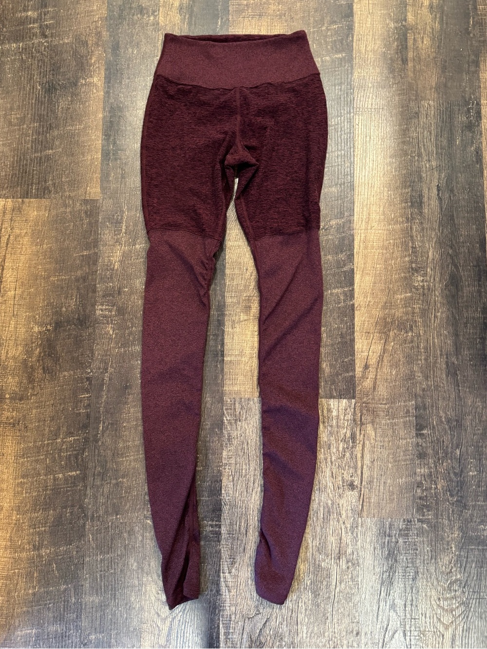 Alo yoga maroon heathered athletic leggings
